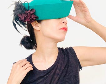 Vintage elegant bowler, breton hat in finest felt, vibrant emerald green with black feathers, 1990’s