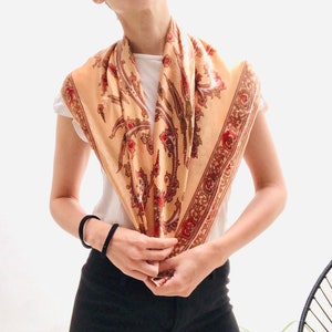 Vintage paisley floral scarf polyester Material with golden and brown colors, 1980&#39;s, retro boho style, mexican vintage