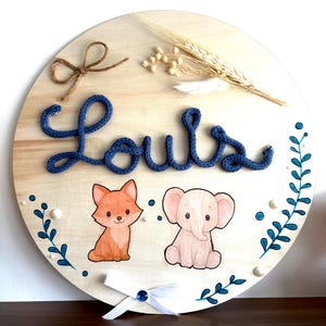 Wooden name plaque with animals Personalized baby room wall decoration - Original birth gift with dried flowers and knitting