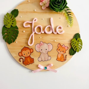 Wooden animal name plaque/Personalized wall or door decoration for baby&#39;s room/Original birth gift with wooden leaves and knitting