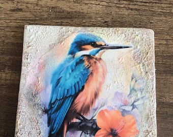 Handgemaakt Kunsttegeltje met IJsvogel - Botanische Wanddecoratie met Structuurrand - Uniek Cadeau Natuurliefhebber - Atelier Tegelpoëzie