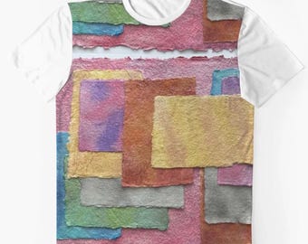 Maglietta unisex colorata con la scritta "Pezzi mancanti"