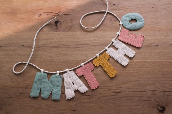Buchstaben Girlande Kindername personalisieren - Bunte Namensgirlande