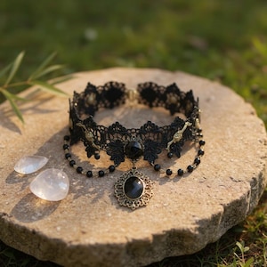 Gothic schwarze Spitze Choker Halskette | Vintage Viktorianische Vampir Romantisch Punk Schmuck | Dark Academia Witchy Anhänger | Halloween Kostüm für Damen