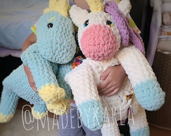 Haakpatroon pyjamatas met eenhoorn en dino, een amigurumi-pyjamahouderpatroon