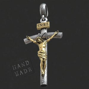 Katholische Kreuzhalskette Jesus Kruzifix, INRI Anhänger, handgefertigter Holzstil, Sterlingsilber, religiöser Schmuck für christliche Männer