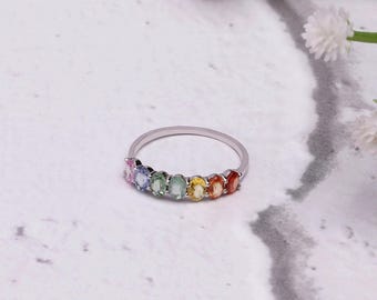 Anello con fascia arcobaleno in oro 14 carati con zaffiri multipli, anello con zaffiri naturali multipli in oro massiccio 14 carati, anello delicato, zaffiri arcobaleno, anelli multicolori