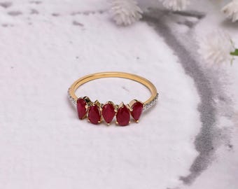 Ruby Cluster Ring / Ruby and Diamond Ring/ Unique Ruby 14K Gold Stackable Ring / Ruby Ring Gold / Natural Ruby Band 14k Gold /Gifts For Her