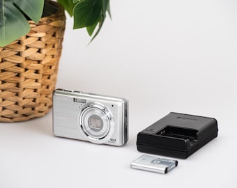 ソニー サイバーショット DSC-W570 16.1MP 5倍光学デジタル