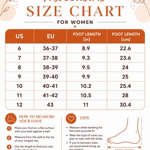 Op de afbeelding: Een maattabel voor damesmoccasins, met Amerikaanse en Europese maten en voetlengtes in inches en centimeters. Inclusief instructies voor het meten van je voet en tips voor de beste pasvorm. De tabel loopt van US maat 6 tot 12, met voetlengtes tot 30.4 cm.