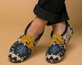 Mocasines de piel y tela jacquard hechos a mano para mujer. Un regalo para ella.