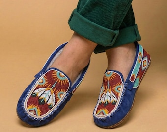 Handgemaakte leren mocassins met kralen. Schoenen in Native American-stijl voor dames. Geschikt als cadeau.