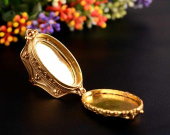 Vintage Style Poison Ring, Gold Floral Locket Ring, Secret Compartment Ring, Victorian Inspired Statement Ring, Gothic Heirloom Jewelry