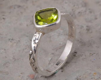 Peridootring 925 sterlingzilver, groene edelsteenring, handgemaakte zilveren ring, kussengeslepen peridot, geboortesteen augustus