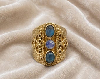 Gouden statementring, drievoudige stenen ring, ring maansteen labradoriet, boho vintage ring, brede band filigraanring, handgemaakte sieraden cadeau