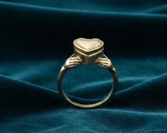Heart Locket Ring, Vintage Heart Ring, Antique Gold Photo Locket Ring, Opening Keepsake Ring, Romantic Memory Jewelry, Gift for Her