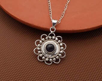 Bloemenhangerketting met zwarte edelsteen, handgemaakte koperen sieraden, vintage boho-festivalketting, uniek spiritueel cadeau voor haar