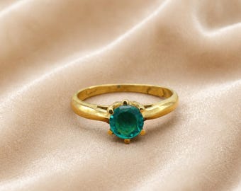 Smaragdgroene stenen ring, gouden solitaire ring, minimalistische edelsteenring, sierlijke gouden ring, ring mei geboortesteen, cadeau voor haar, stapelbare ring