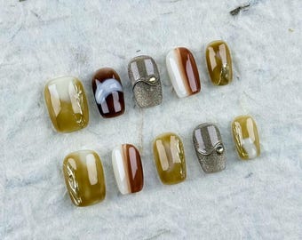 Stilvolle Coffin Press On Nails in Herbst Olivgrün Braun und Silber mit Marmor Blatt und Schimmer Details, Fake Nails für Herbstmode Events