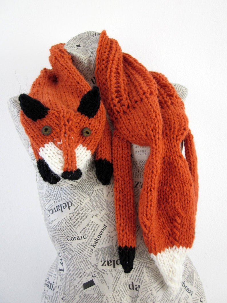 Hand knit fox scarf in red orange with polymer clay buttons zdjęcie 4