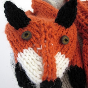 Hand knit fox scarf in red orange with polymer clay buttons zdjęcie 5