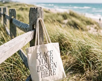Canvas Tote Bag Mockup am Strand Zaun PSD