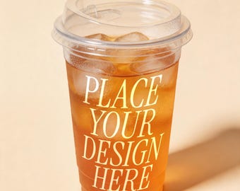 Iced Tea Cup Mockup PSD - Kaltes Plastikgetränk mit Eis, Getränke Branding Mockup