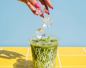 Anpassbarer Plastikbecher Mockup PSD