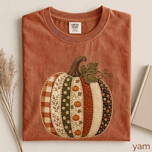 Camiseta de otoño con estampado de patchwork de calabazas, camiseta de otoño y Acción de Gracias de Comfort Colors, top acogedor de otoño para mujer, bonito regalo con apliques de imitación, calabaza a cuadros