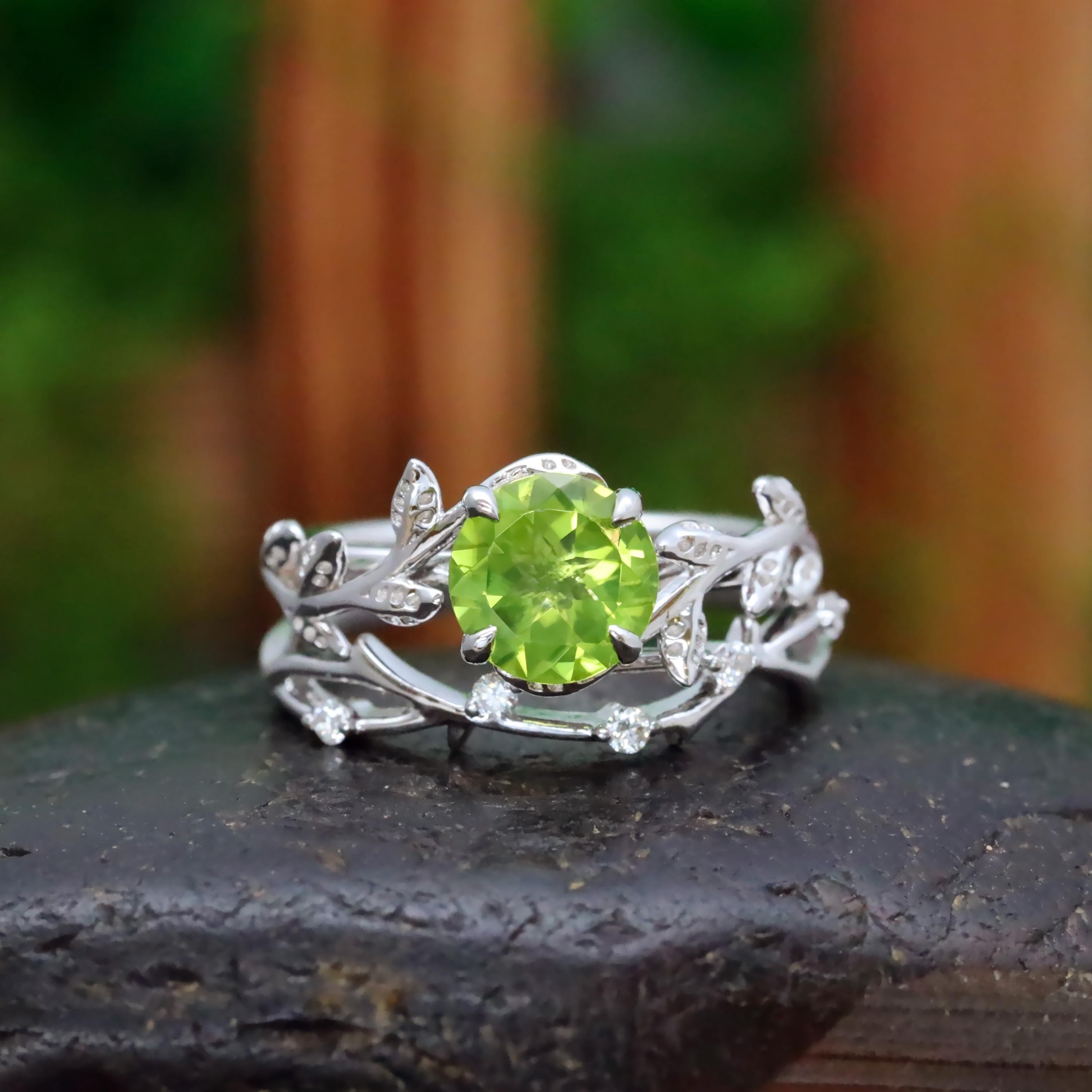 ペリドットのエンゲージリングセット：ヴィンテージブランチリーフ