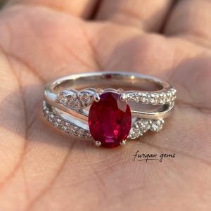 Förlovningsring med halo av lab-odlad rubin, ring i 18k massivt guld, antik ring med rubinblommor i kluster, vintage ring med rubin, födelsesten i juli, löfte ring
