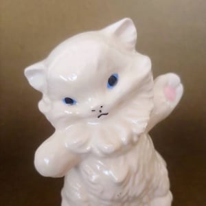 Ceramic Porcelain White Kitty Cat Figurine - Playful Kitten Collectible - Retro Cat Decor - Gift for Cat Lover - Whimsical Cat Figurine
