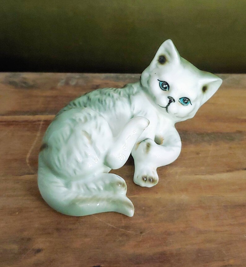Vintage Danbury Mint Cat Figurine Cats of Character Paws | Etsy