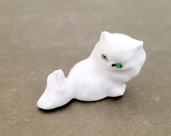 Petite White Persian Cat Ceramic Porcelain Figurine - Charming Cat Collectible - Retro Cat Home Decor