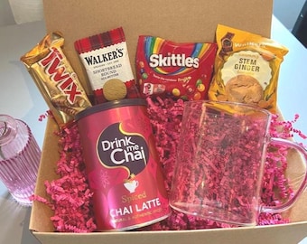 Caja de regalo navideña de té chai latte especiado y chocolate / Cesta de té, chocolate y galletas de mantequilla / Envíe un abrazo acogedor, un obsequio para mamá, colega, amigo