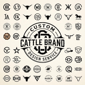以下が含まれることがあります： 「Custom Cattle Brand Design Service」と書かれた中央のデザインを含む、白黒の牛のブランドデザインとロゴのコレクション。テキストと画像を含むさまざまな円形および幾何学的なデザイン。