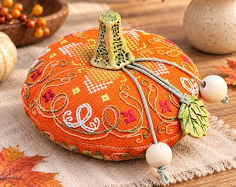 Sampler Cross Stitch kit, Pumpkin Heart of Autumn, evenweave fabric, hand-dyed threads fabric Belfast Zweigart 32 ct Size 4.3 x 4.3 x 2 IN