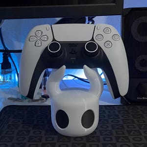 Hollow Knight Controller Stand – Silksong Gaming Desk & Collectible Display
