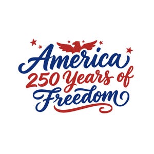 Peut inclure: Un design graphique avec le texte America 250 Years of Freedom en polices script et serif bleues et rouges. Une silhouette d'aigle rouge est placée au-dessus du texte, entourée de petites étoiles rouges sur un fond blanc uni.