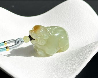 Certified Natural High-Quality Yellow and Sugar Nephrite Jade Hand Carved Pixiu Pendant, 天然玉石带糖手工雕刻貔貅吊坠