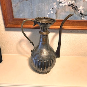 Egyptisk vintage vattenkanna, mässing och tenn, elegant design