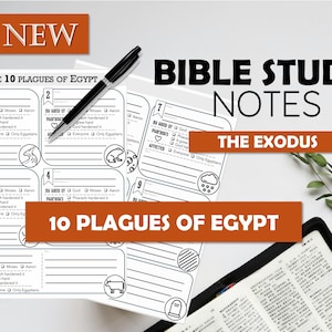 Pode incluir: Notas de estudo bíblico sobre o Êxodo e as 10 pragas do Egito. As notas estão em papel branco com texto e ilustrações pretas. Uma caneta preta repousa sobre as notas, com a palavra "NEW" em uma caixa laranja.