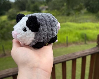 Peluche de zarigüeya de ganchillo: Regalo de peluche hecho a mano