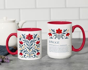 Könnte beinhalten: Ein Set aus drei Keramikbechern mit gesprenkelter, matter Oberfläche. Die Becher sind in Creme-, Hellgrau- und Dunkelgrautönen gehalten. Jeder Becher hat ein schlichtes, minimalistisches Design und einen abgerundeten Henkel.