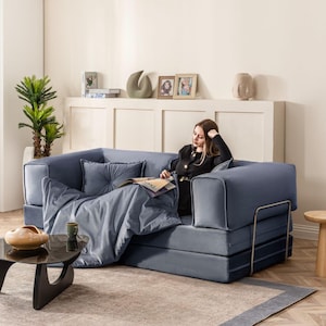 Modern 2-sits bäddsoffa med täcke: Kompakt bäddsoffa