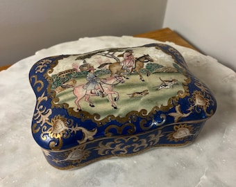 Asian Decorative Porcelain Box — Polylobed Hunting Scene (20th Century)