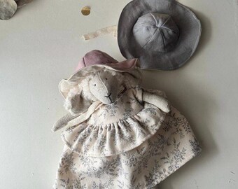 Oveja de lino personalizada y hecha a mano: juguete sensorial de oveja de herencia