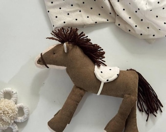 Caballo de peluche tejido a mano: Animal de peluche