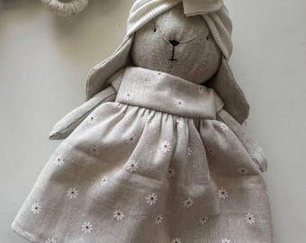 Conejito de lino hecho a mano: juguete de peluche personalizado para Pascua, decoración infantil inspirada en la pedagogía Waldorf.