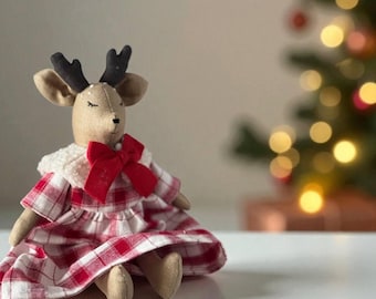 Ciervo navideño de peluche hecho a mano: muñeco de tela, decoración navideña